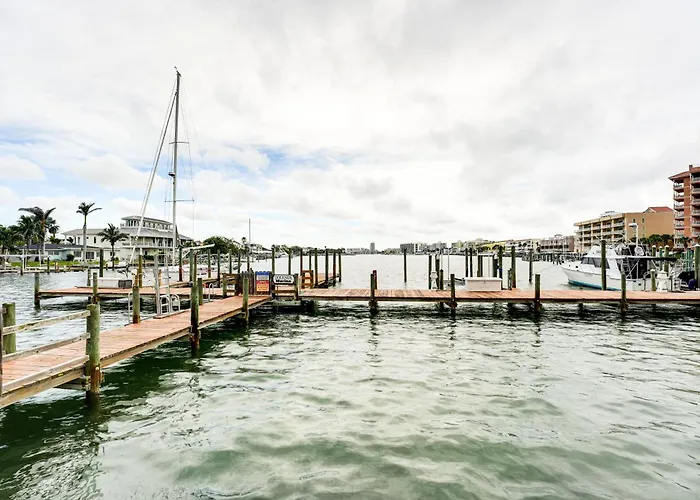 2 Blocks To Clearwater Beach: Walkable Coastal Gem