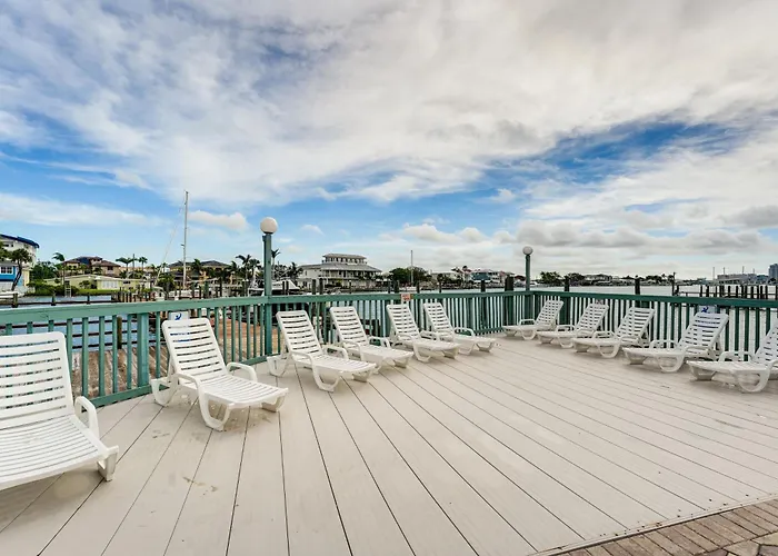 2 Blocks To Clearwater Beach: Walkable Coastal Gem Clearwater Beach