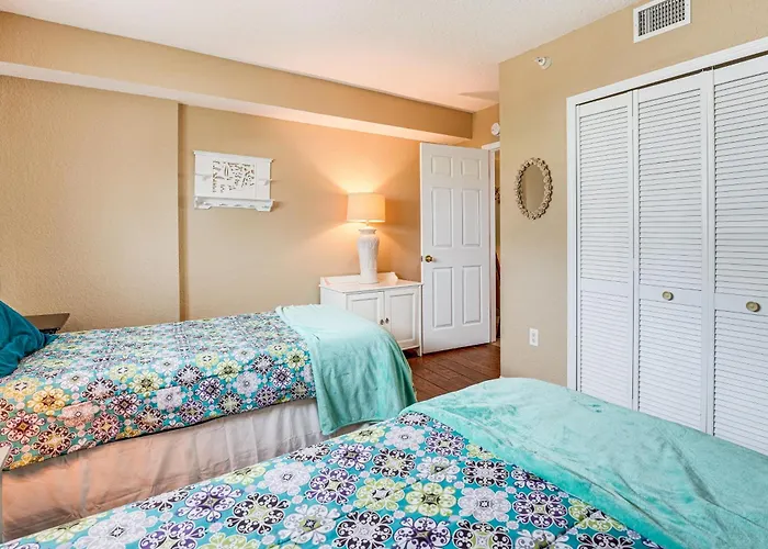 2 Blocks To Clearwater Beach: Walkable Coastal Gem * Clearwater Beach