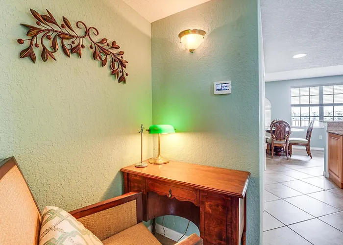 2 Blocks To Clearwater Beach: Walkable Coastal Gem Ferienhaus